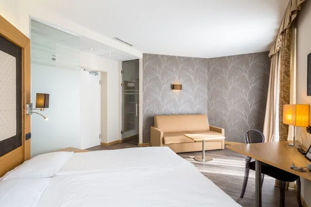 غرفة ثلاثية بسرير كوين وسرير فردي، HOTEL PACE 3/9