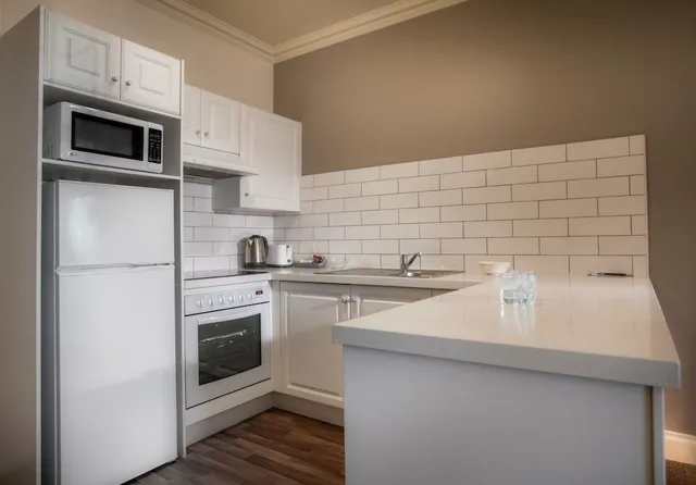 شقة بسريرين منفصلين وسرير كينج وسرير بطابقين بـ3 غرف نوم مع أريكة، Majestic Old Lion Apartments 3/5