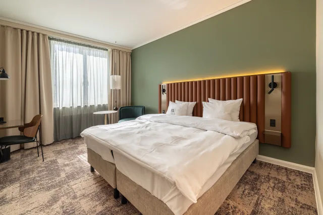 Superior, Twin Beds, Imperial Hotel 2/5