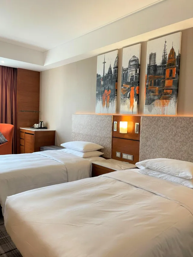 غرفة بسريرين منفصلين بإطلالة على المسبح، Hyatt Centric Janakpuri New Delhi (ex. Piccadily Janakpuri) 4/5