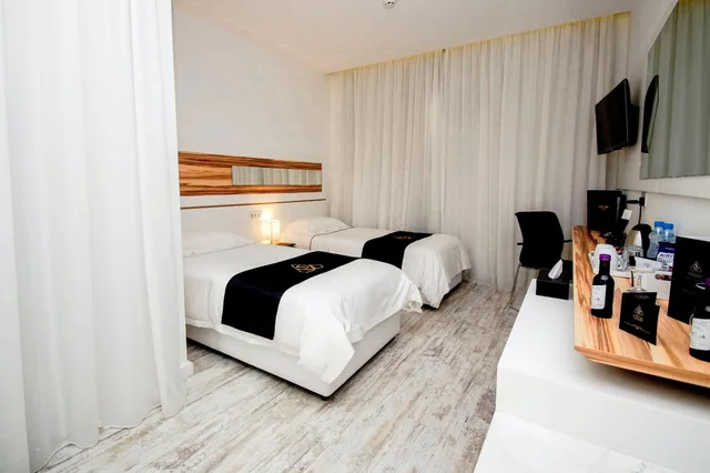 غرفة بسريرين منفصلين بشرفة، The Ciao Stelio Deluxe Hotel - Adults Only 1/3