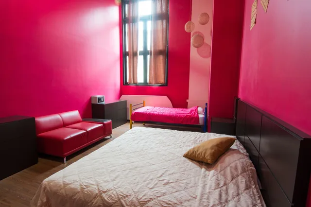 غرفة قياسية بسرير كوين بحمام مشترك، Hostal Amigo 2/3