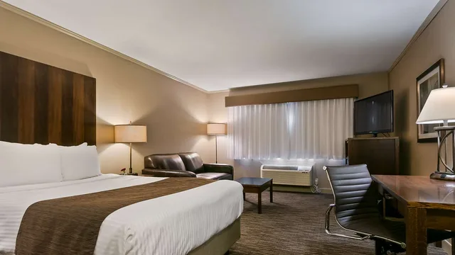 غرفة بسرير كوين بمطبخ صغير، Best Western Mountainview Inn 3/4