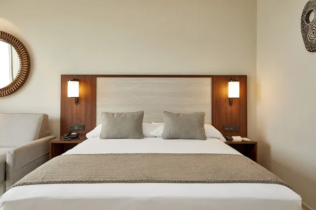 Room, King Bed, Lateral Partial Sea View, Lateral Side Sea View، Hotel RIU Jambo 2/4