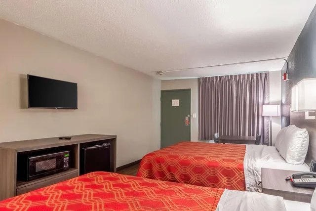 غرفة بسريرين كوين، Econo Lodge East Ridge 1/6