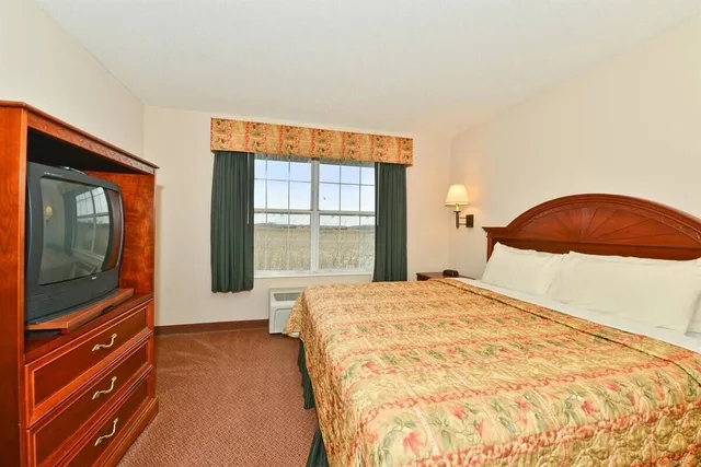 غرفة قياسية بسرير كينج لذوي الإعاقة، BlissPoint Inn and Suites Marion 1/5