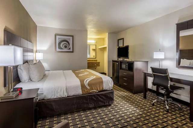 غرفة بسرير كينج، Quality Inn Tupelo Central 1/4