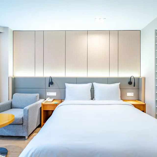 غرفة قياسية بسرير كينج وسرير كوين، HOLIDAY INN EXPRESS SHANGHAI JINQIAO CENTRAL 1/10