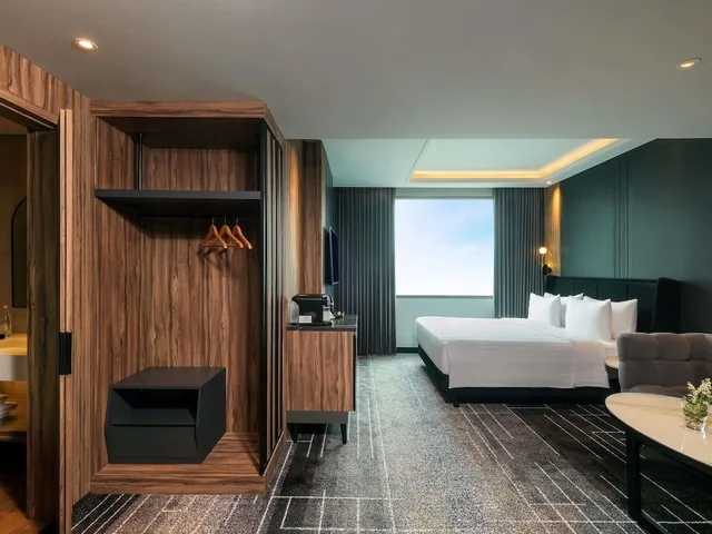 Junior Suite, Double Bed, Mercure Tangerang Centre 2/3