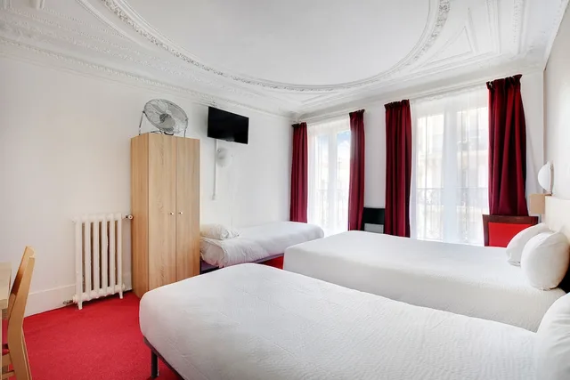 غرفة رباعية بسرير مزدوج وسريرين منفصلين، Altona Hotel 2/10
