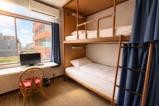 غرفة بسريرين منفصلين وسرير بطابقين بحمام مشترك، Sakura Hotel Jimbocho 4/9