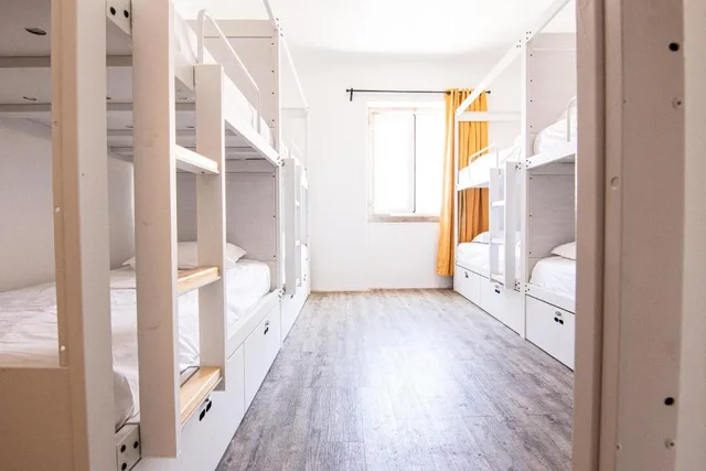 سكن مشترك مختلط بثمانية أسرّة بحمام مشترك، Hostellicious 1/2