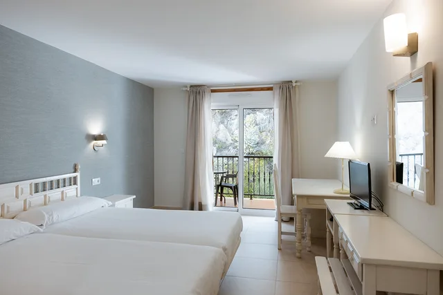 Standard, Double Bed, with Extra Bed, Hotel Villa Covelo 3/4