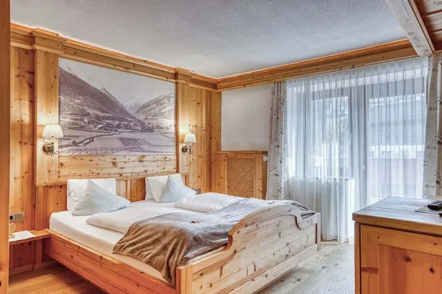 غرفة عائلية بسرير كوين مع أريكة، Alpenhotel Stolz 5/10