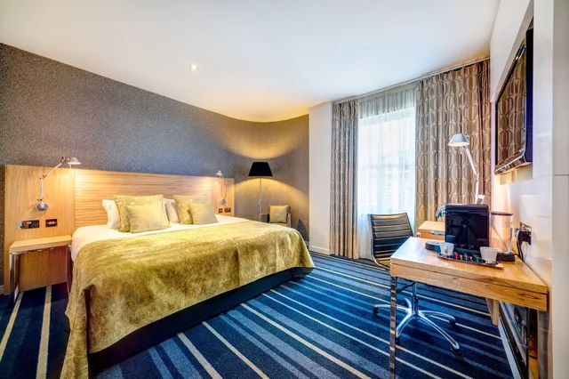 City, Queen Bed، Apex City 8/14