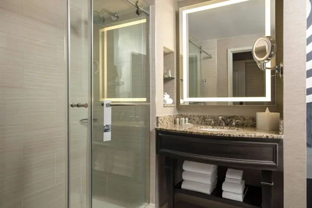 غرفة كلوب تنفيذية رباعية، Renaissance Tampa International Plaza Hotel 3/5