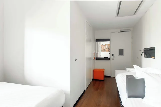 Family, Quadruple, Double and Twin Beds, Accessible, easyHotel Amsterdam City Centre 3/10