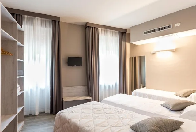 غرفة كلاسيكية ثلاثية بثلاثة أسرّة بإطلالة على الجبل، Hotel Terme Di Frasassi 1/6