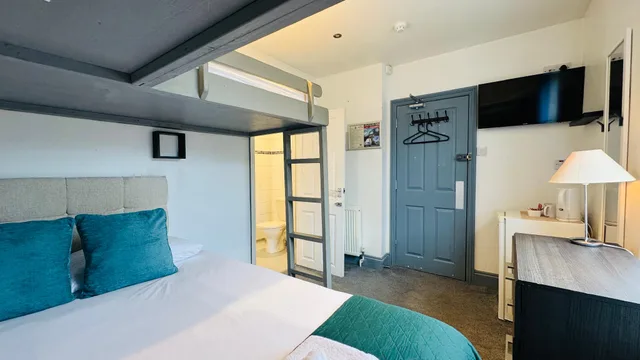 Classic, Triple, 1 Double and 1 Single Bed, Town Lodge 1/1