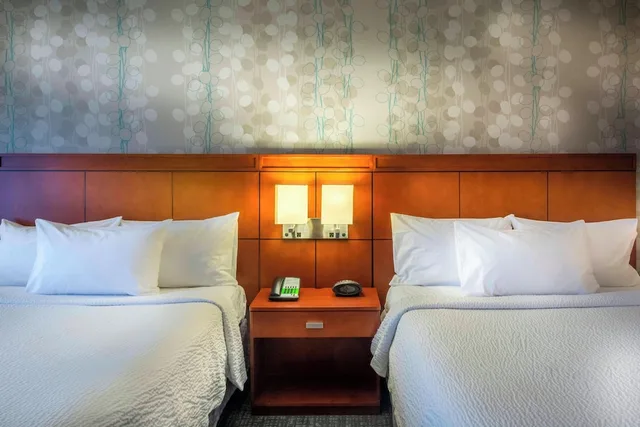 room, 2 queen beds, Courtyard Greensboro Airport 6/10