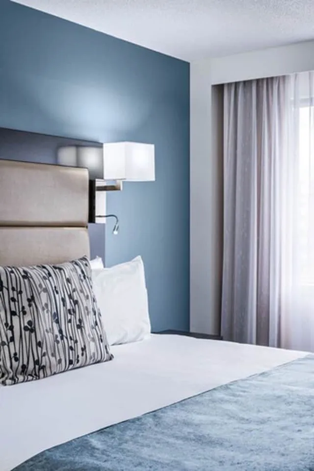جناح بسرير كينج مع أريكة، Embassy Hotel And Suites Ottawa 4/6