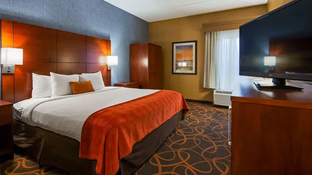 غرفة بسرير كينج لذوي الإعاقة، Best Western Plus Fresno Airport Hotel 2/4