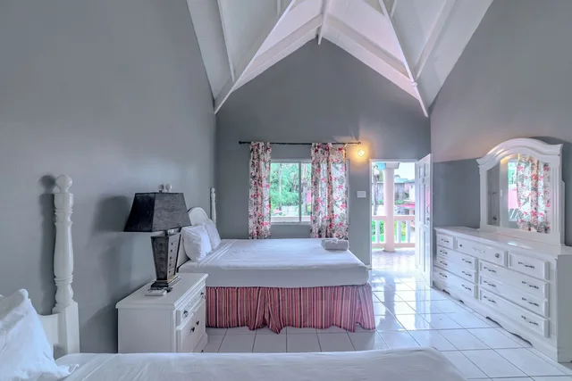 غرفة ديلوكس بسرير كوين وسرير مزدوج، JAMAICA TAMBOO RESORT 2/6