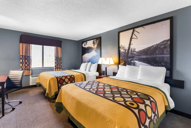 غرفة بسريرين كوين، Super 8 by Wyndham Bloomington University Area 2/3
