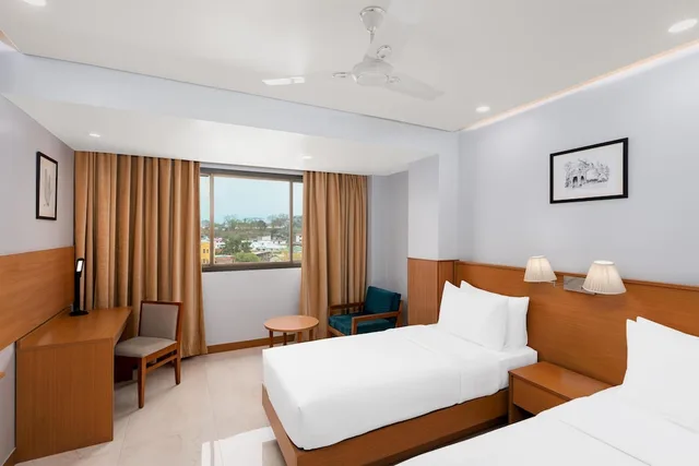 غرفة سوبيريور بسرير كوين، Classic Grande Imphal, a member of Radisson Individuals 1/10