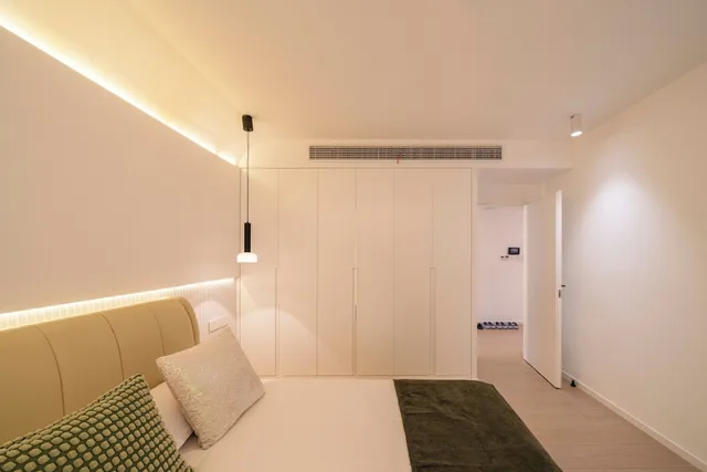 Senior, Apartment, 1 Queen and 1 Double Bed, Book and Bed-People's Square 9/10