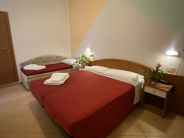غرفة رباعية بسرير كوين وسرير بطابقين، Hotel Villa Caterina 10/10