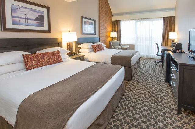 Signature, 2 Queen Beds, Embassy Inn 2/7