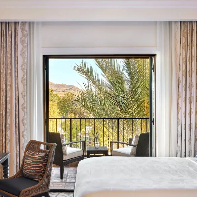 غرفة بسرير كينج بشرفة، Inn At The Mission San Juan Capistrano Autograph Collection By Marriott 5/6