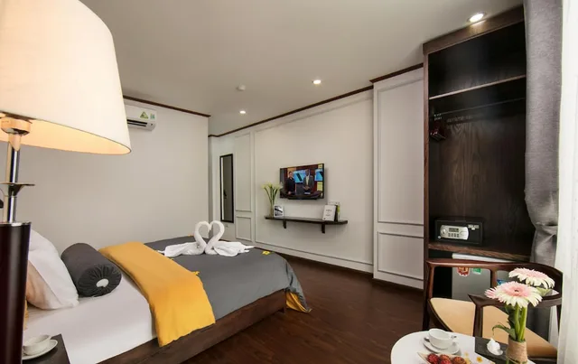 جناح بسرير مزدوج بإطلالة على المدينة، Mayflower Hotel Hanoi 2/3