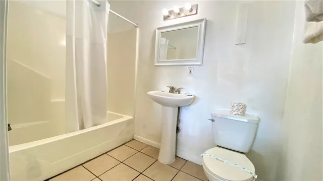 2 Queen Bed & 1 Full Bed، OYO Hotel Rockport- Bay View 5/5
