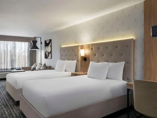 غرفة بسريرين مزدوجين مع أريكة، Hyatt Place Kansas City/Overland Park/Metcalf 1/6