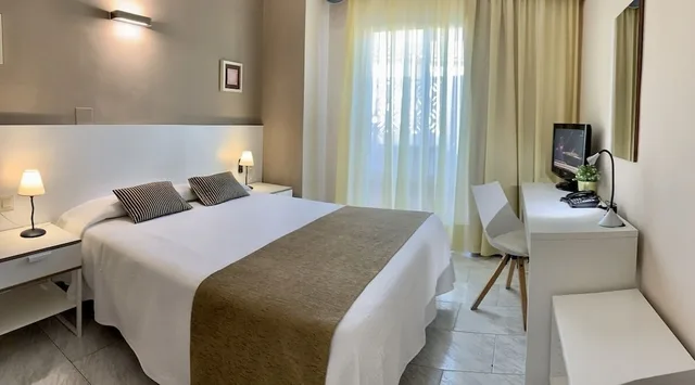 غرفة قياسية بسريرين منفصلين، Hotel Llansola 4/6