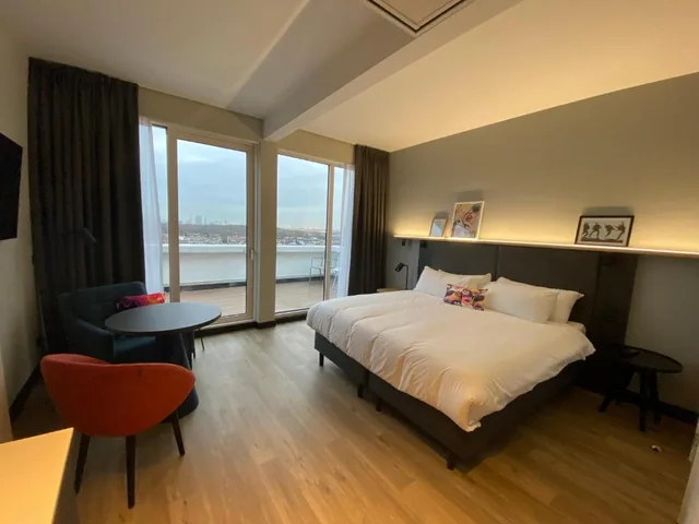 Deluxe, Balcony, Top Floor, Ibis Styles Den Haag Scheveningen 4/8