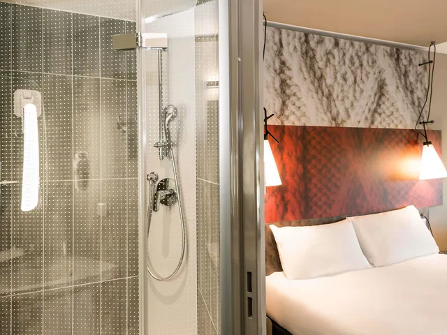 Room, Double Bed, Ibis Pontorson Baie Du Mont-Saint-Michel 1/5