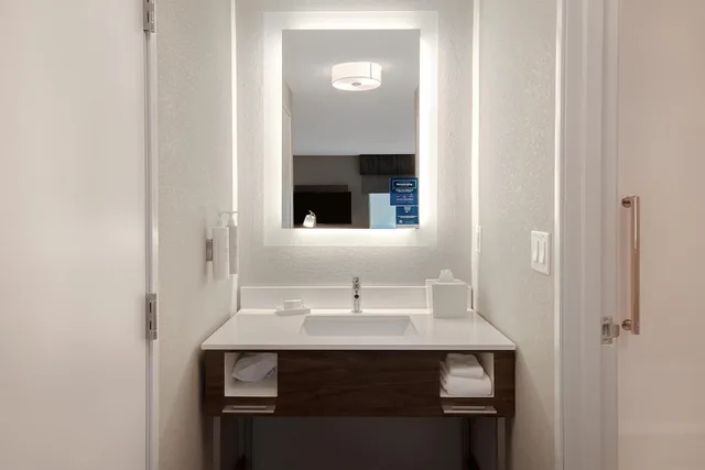 جناح بسريرين كوين، Hampton Inn Suites Dayton Vandalia 8/8