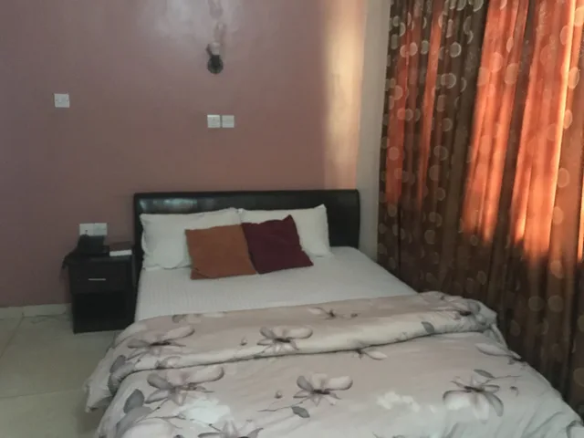 غرفة ديلوكس بسرير كوين، Richmond Hills Suites 1/5