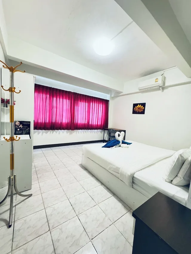 3 Bedrooms, Family, Apartment, 3 King Beds, Beach Side, City View، La Casa Patong 5/6