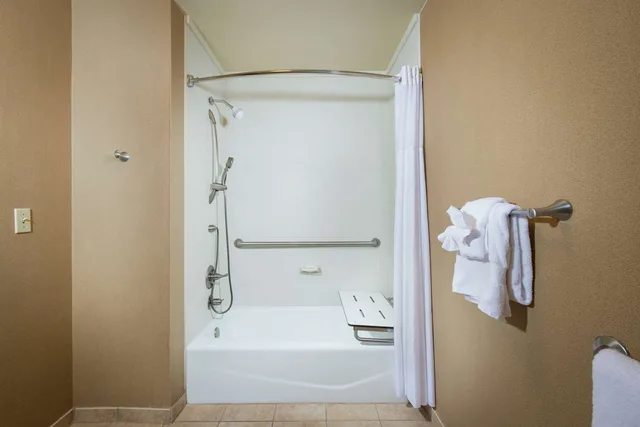 غرفة بسرير كوين بحوض استحمام لذوي الإعاقة، Hampton Inn Tuscaloosa-University 6/6
