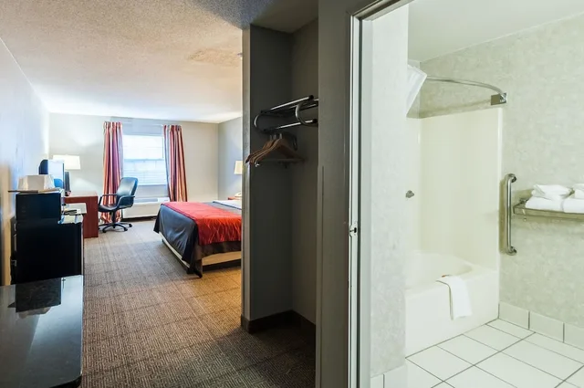 Standard, King Bed, Quality Inn Solomons - Beacon Marina 5/5