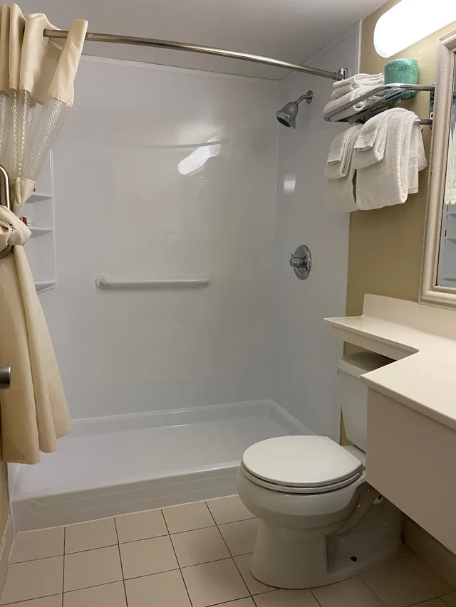 جناح بسرير كوين بغرفة نوم واحدة، Travelodge Inn & Suites by Wyndham Albany 3/3