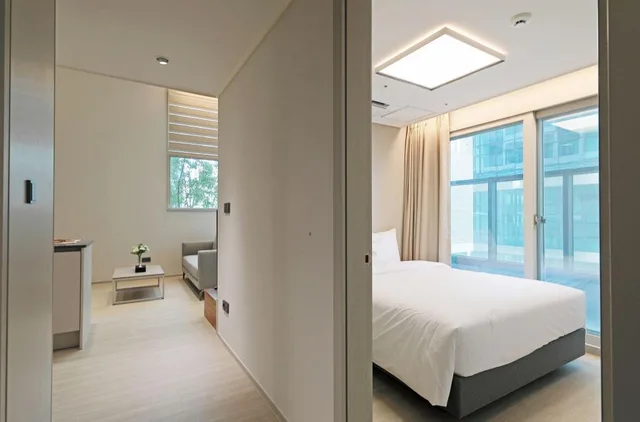 Club, Queen Bed, Sofa, Sota Suite Pyeongtaek Godeok 4/8
