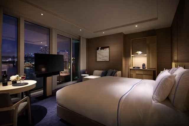 Standard, Double Bed, Signiel Busan 1/2
