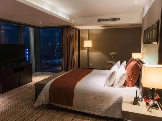 جناح تنفيذي بسرير كينج، PULLMAN GUIYANG 1/4