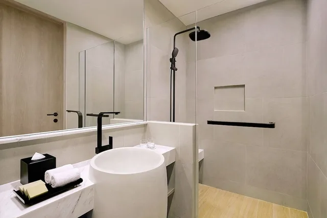 Deluxe, King Bed, City View, Fairfield by Marriott Jakarta Soekarno-Hatta Airport 2/3