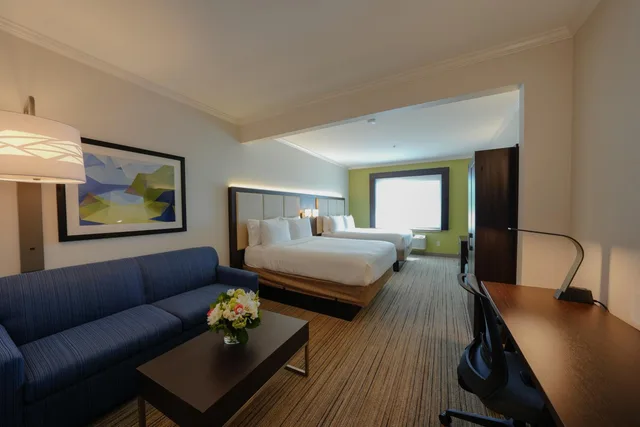 غرفة قياسية بسريرين كوين مع أريكة لذوي الإعاقة، Holiday Inn Express Hotel Suites Santa Clara Silicon Valley 4/4